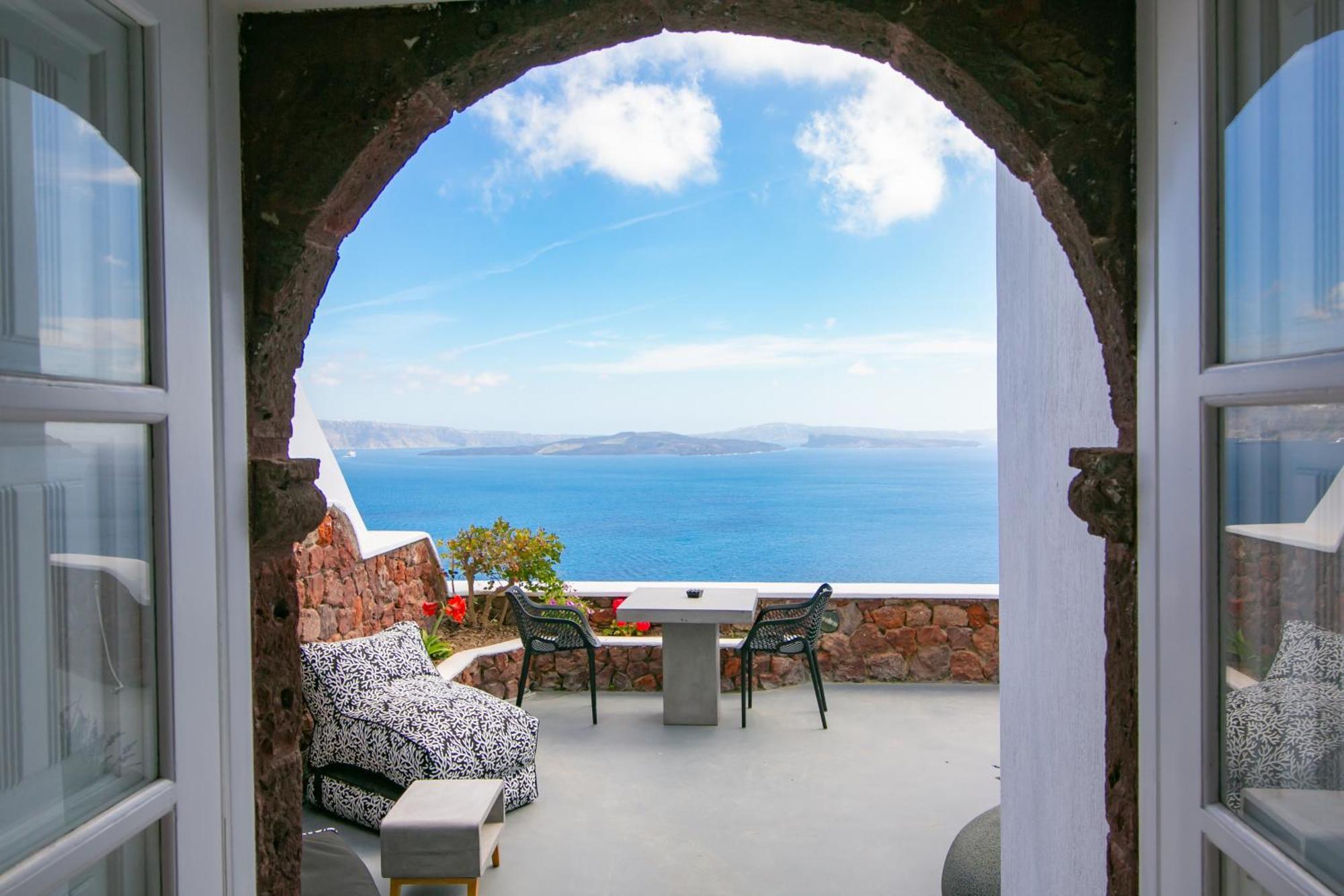 Aurora Grace Villa with Indoor Plunge Pool and Caldera View